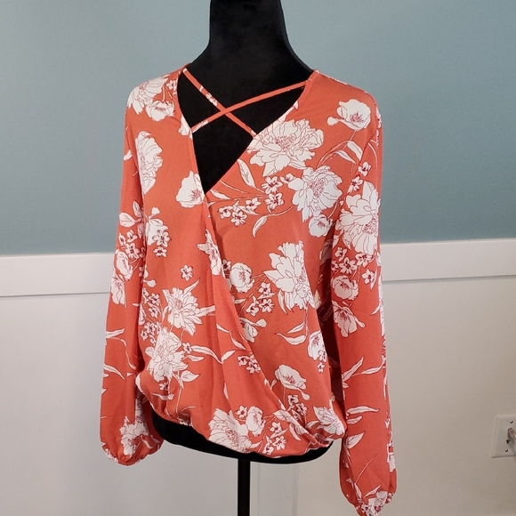 Studio By Bobeau Faux Wrap Top Coral Florals M - Picture 1 of 10
